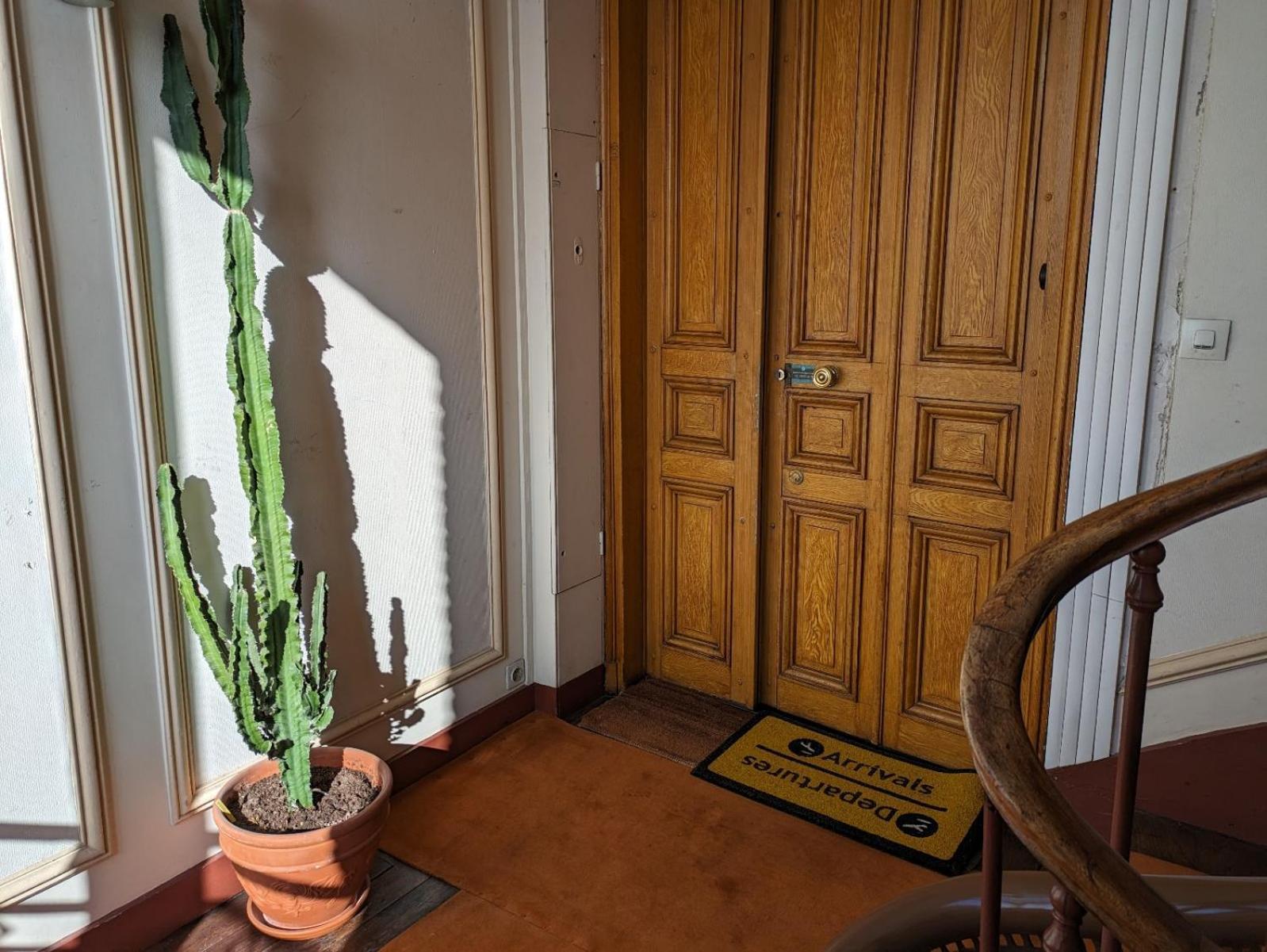 Stylishly Decorated 2bd Montmatre! Appartement Parijs