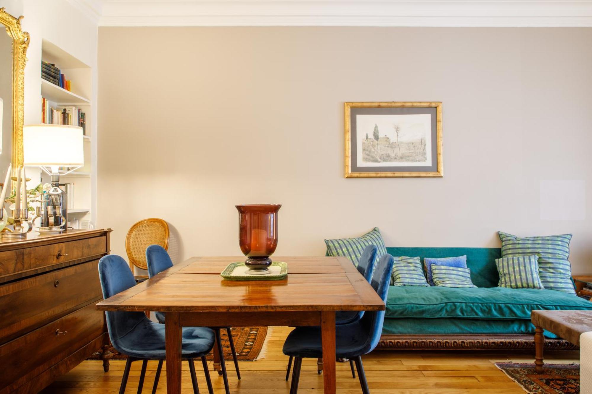 Stylishly Decorated 2bd Montmatre! Appartement Parijs