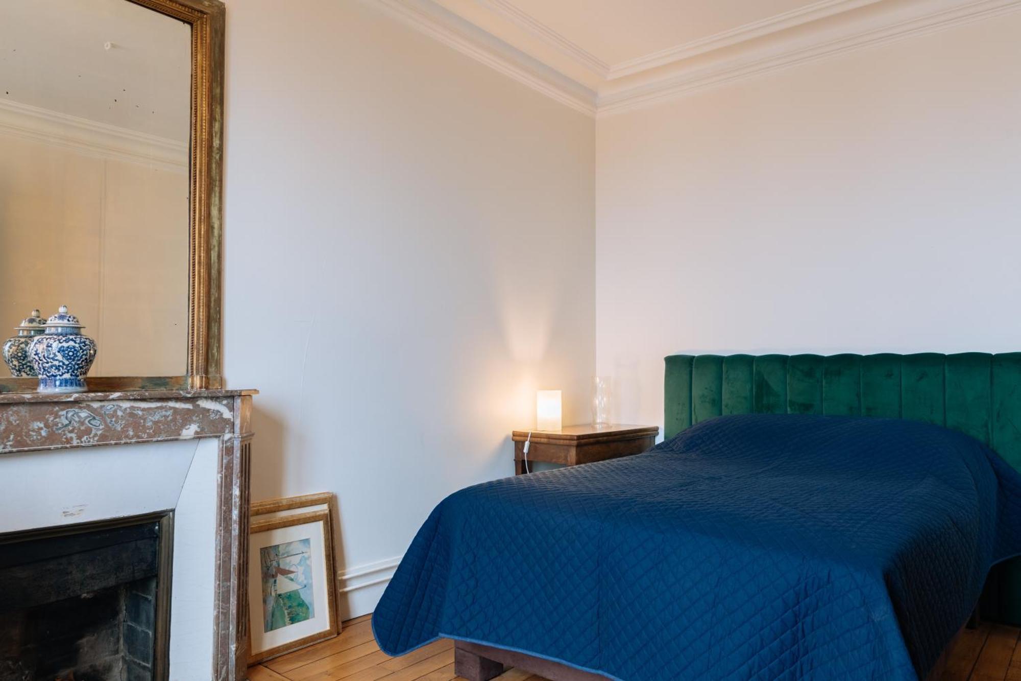 Stylishly Decorated 2bd Montmatre! Appartement Parijs