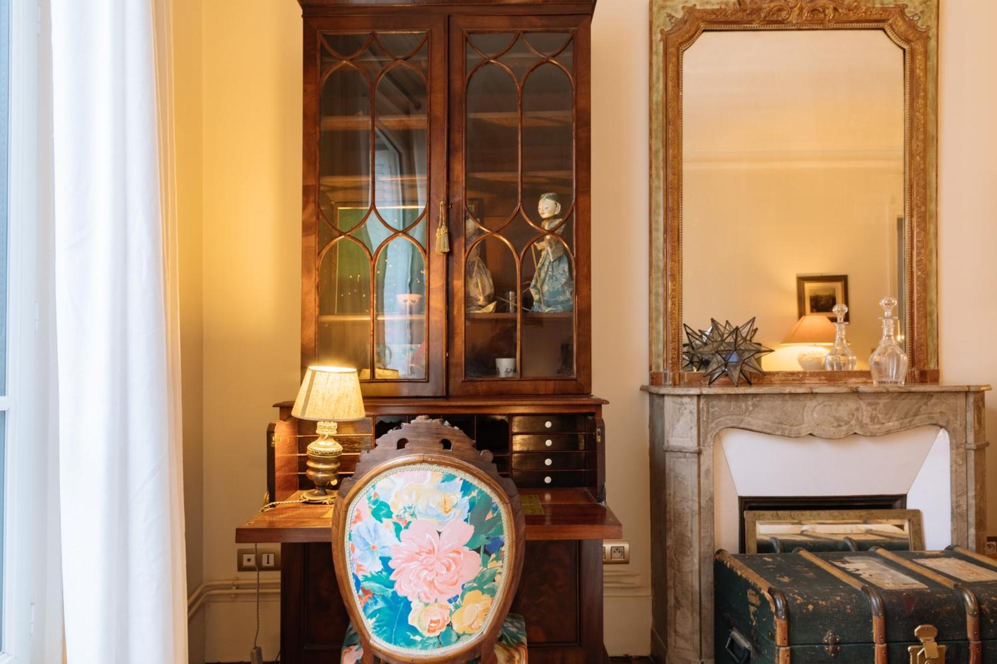 Stylishly Decorated 2bd Montmatre! * Parijs