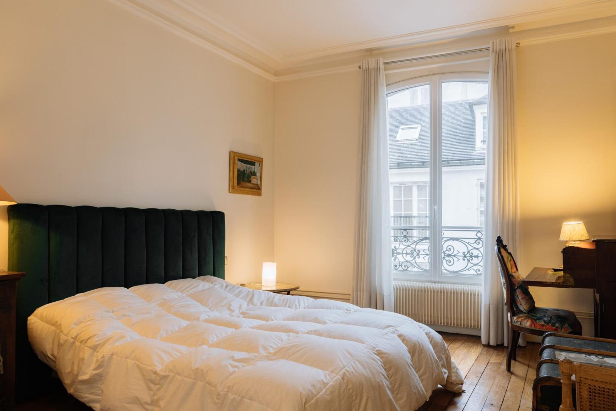 Stylishly Decorated 2bd Montmatre! Appartement Parijs