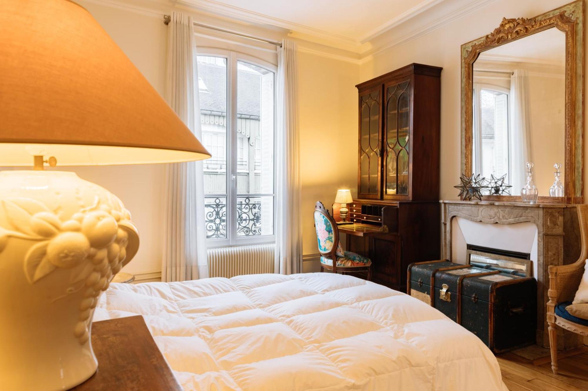 Appartement Stylishly Decorated 2bd Montmatre! Parijs
